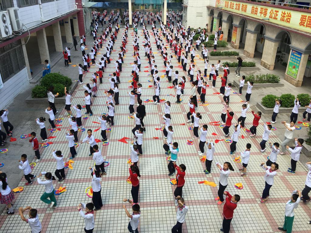 小学部丰富多彩的课间娱乐活动_北京市中关村外国语学校