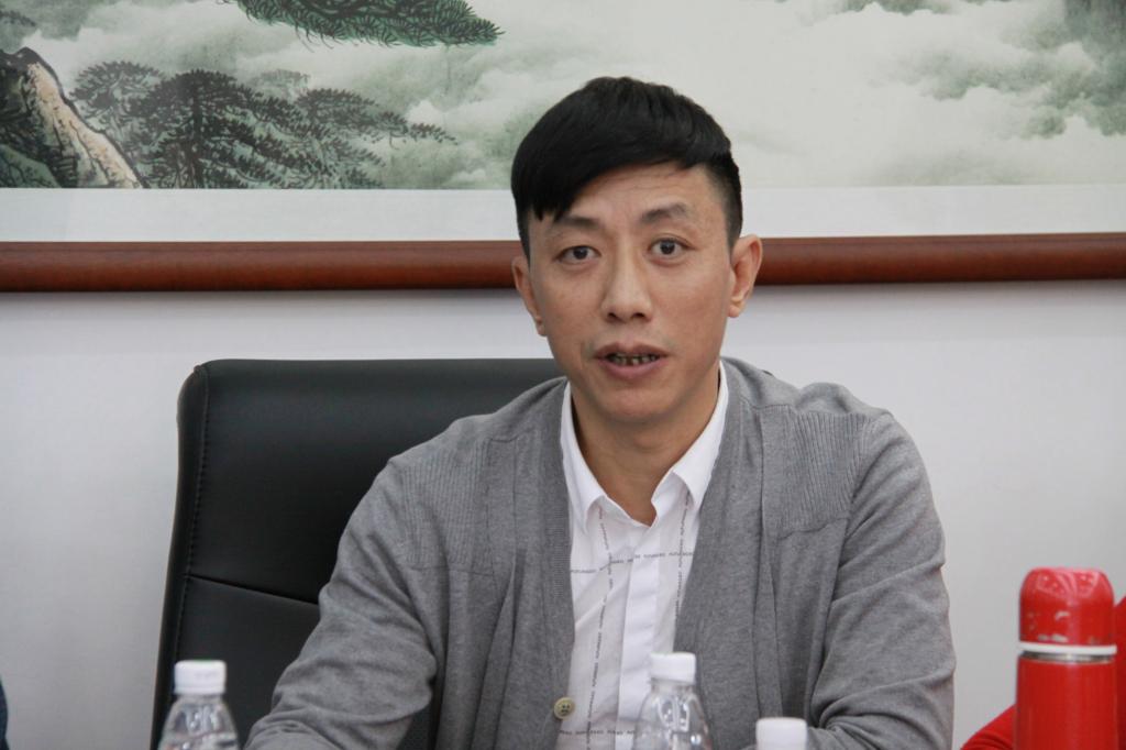 白云区教育发展中心艺体部蒲汉杰部长主持会议