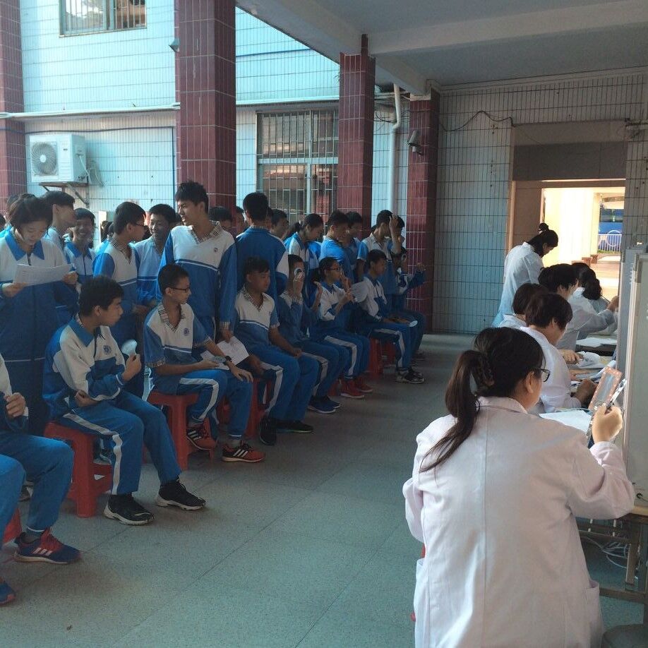 中学生检查视力