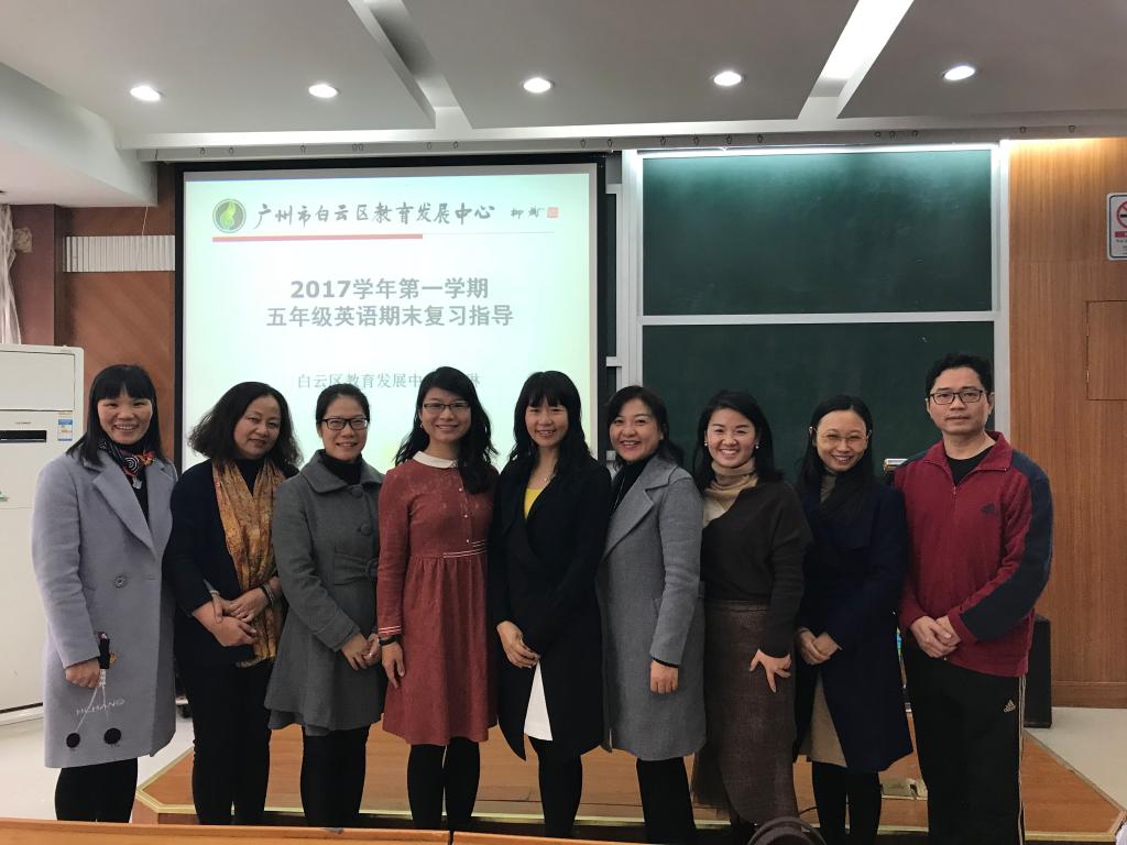 上课老师与邱琳老师合影